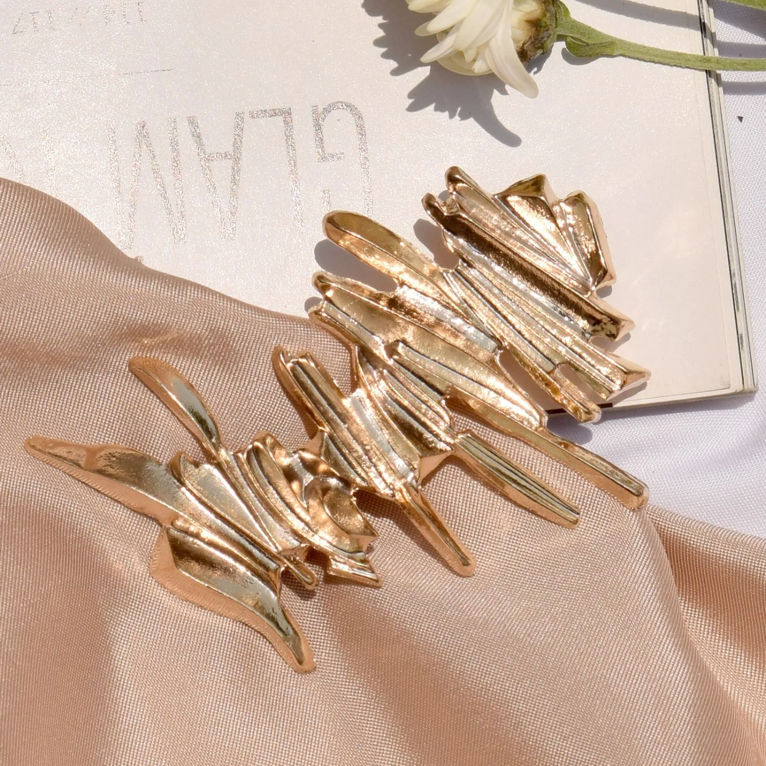 Joker & Witch Gala Gold Hair Clip For Women