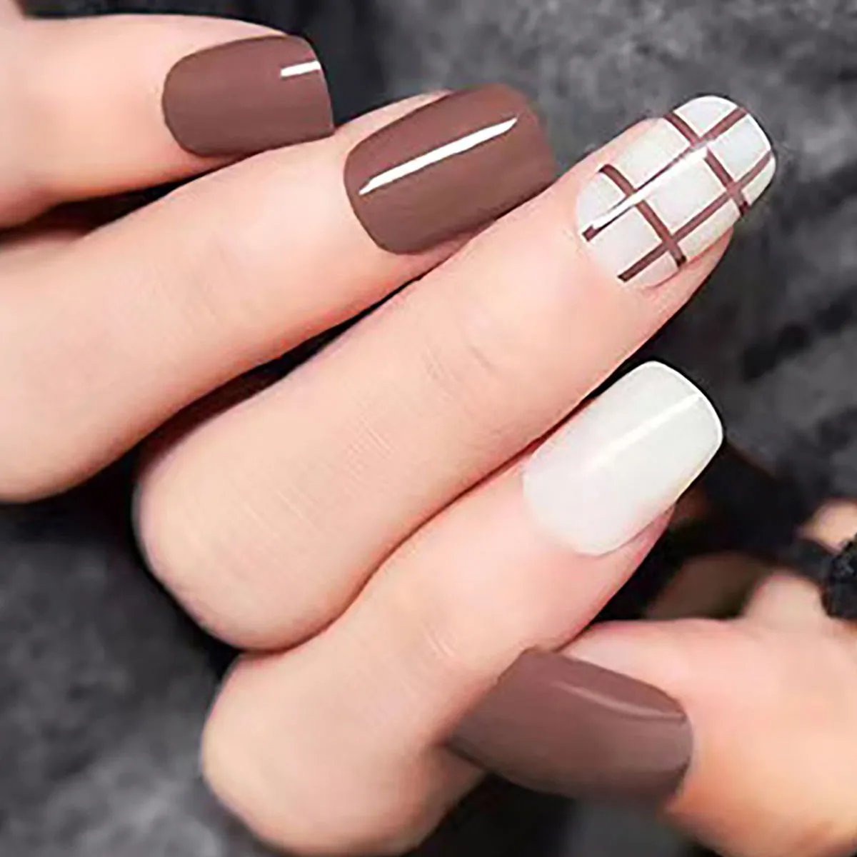 Pipa Bella by  Fashion Brown and White Chequered Stick On Nails